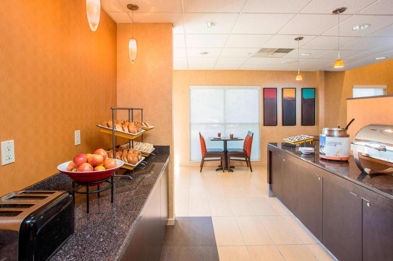 Residence Inn Топика Экстерьер фото